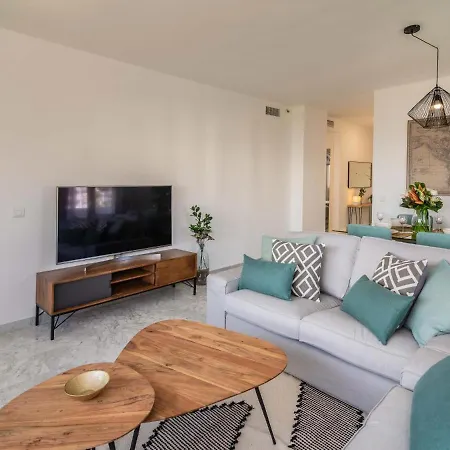 Vacation I Beachfront Quiet With Private Access, A Minute Walk From Puerto Banus Marina, 24-7 Security And Parking * Marbella
