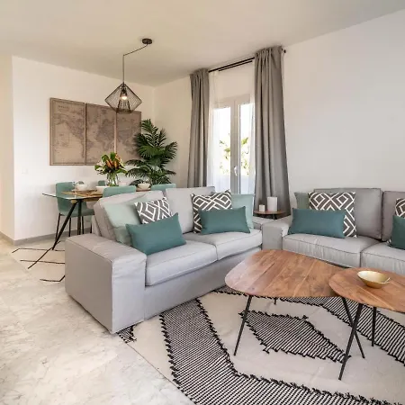 Apartamento Vacation I Beachfront Quiet With Private Access, A Minute Walk From Puerto Banus Marina, 24-7 Security And Parking Marbella