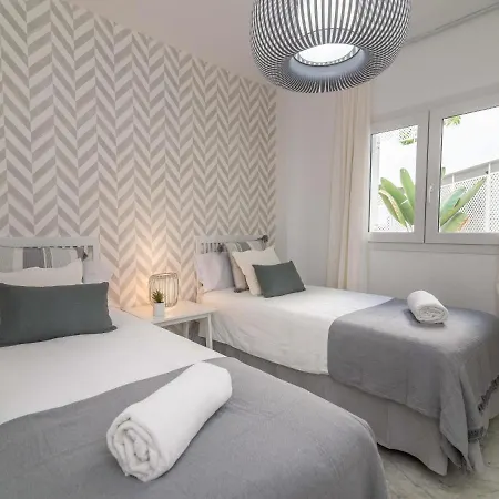 Vacation I Beachfront Quiet With Private Access, A Minute Walk From Puerto Banus Marina, 24-7 Security And Parking Marbella